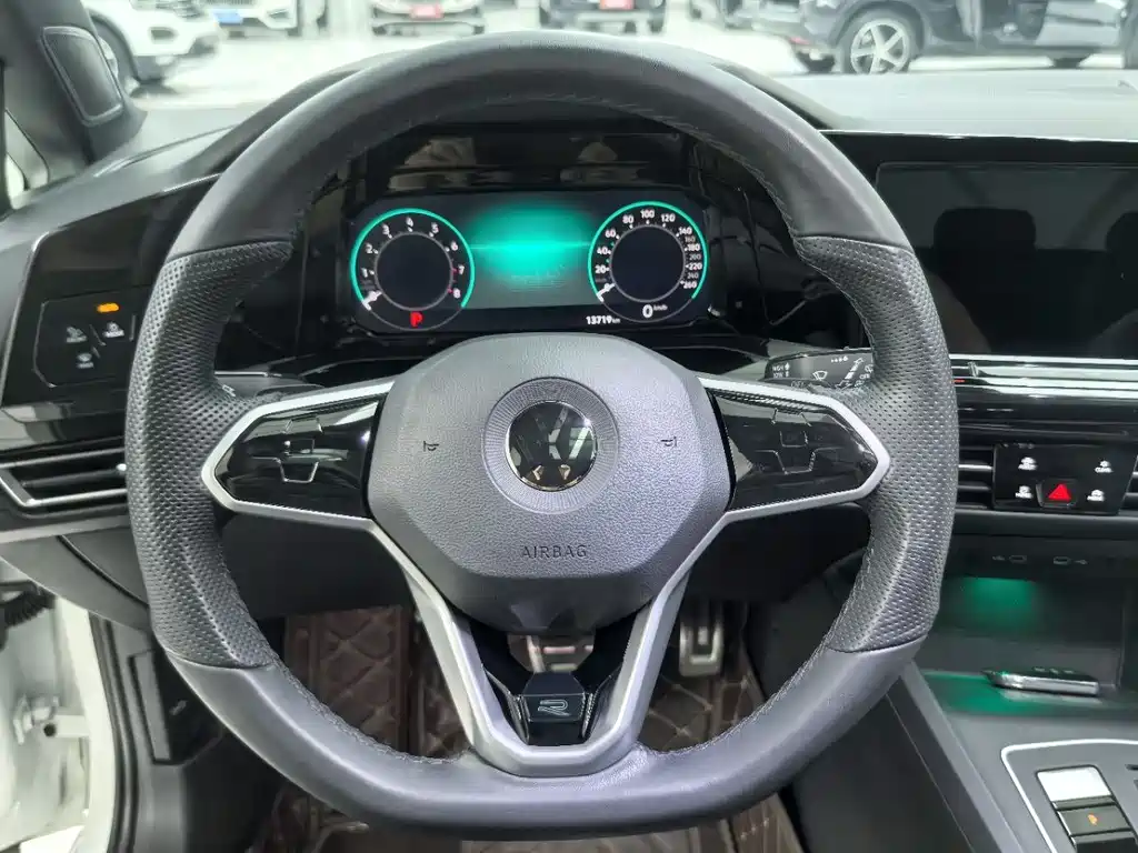 Volkswagen Golf 2023