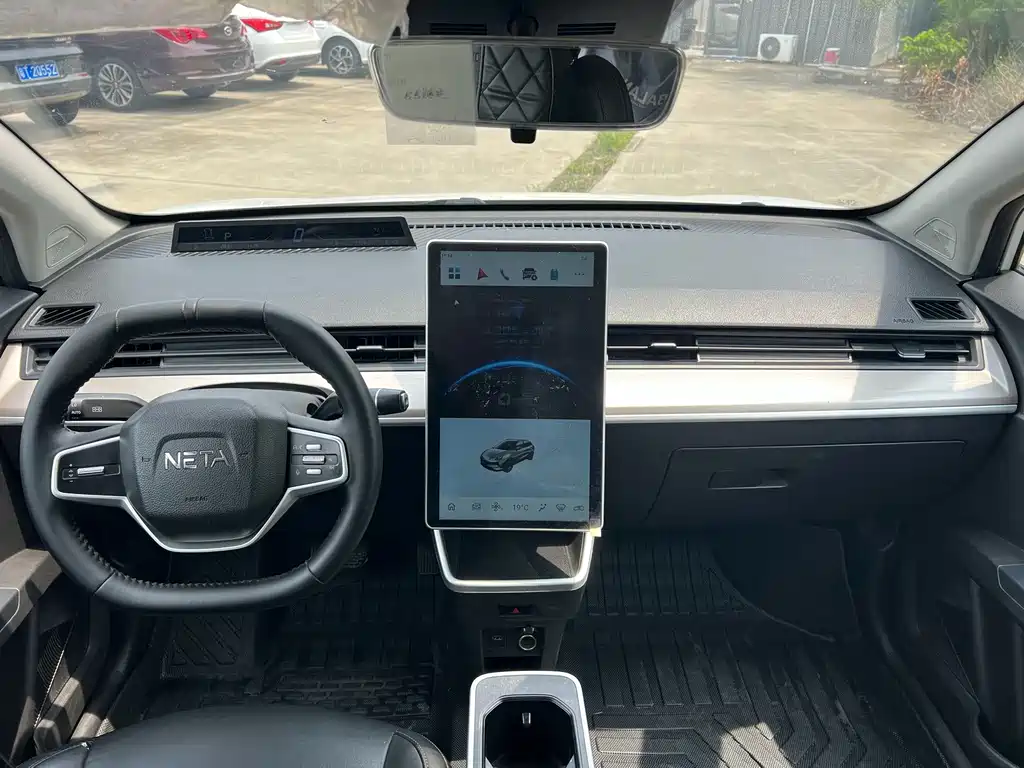 Neta V 2022