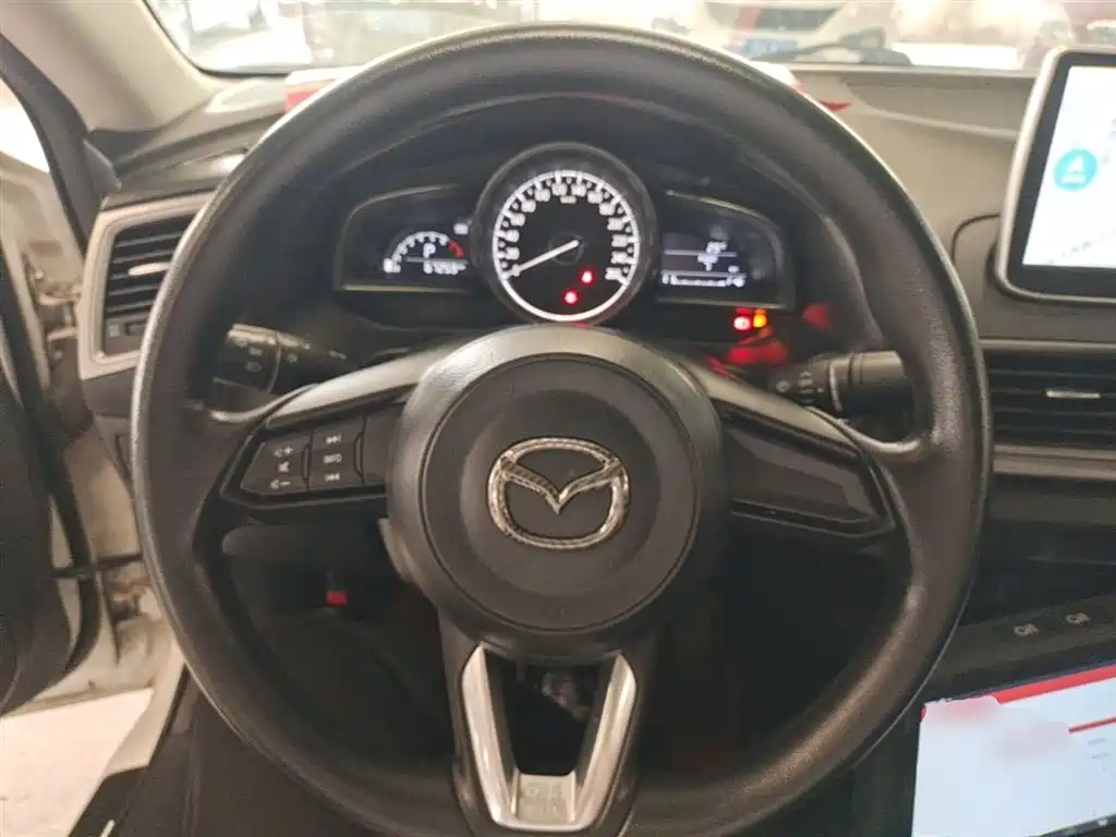 Mazda 3 Axela 2018 — фото 11