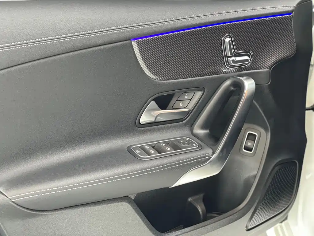 Mercedes-Benz A-Class 2023 — фото 17