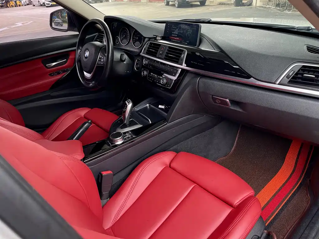 BMW 3 Series 2019 — фото 22