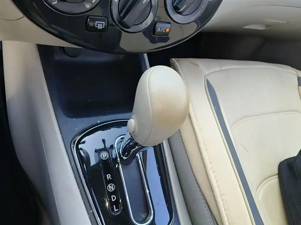 Nissan Tiida 2015 — фото 14