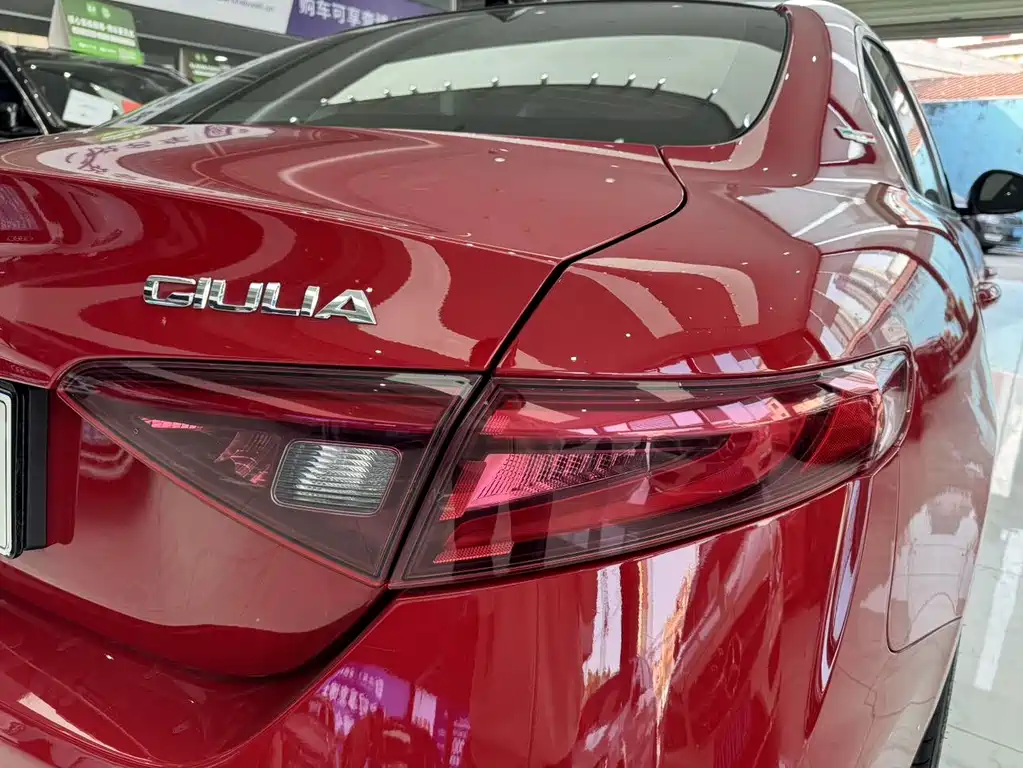 Alfa Romeo Giulia 2020 — фото 26