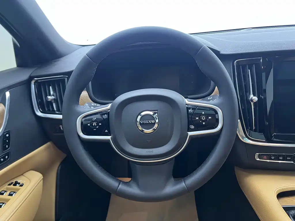 Volvo S90 2019 — фото 15