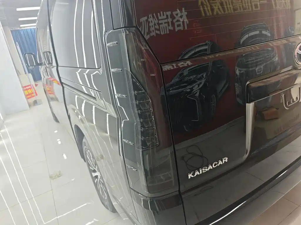 Toyota Hiace — фото 6