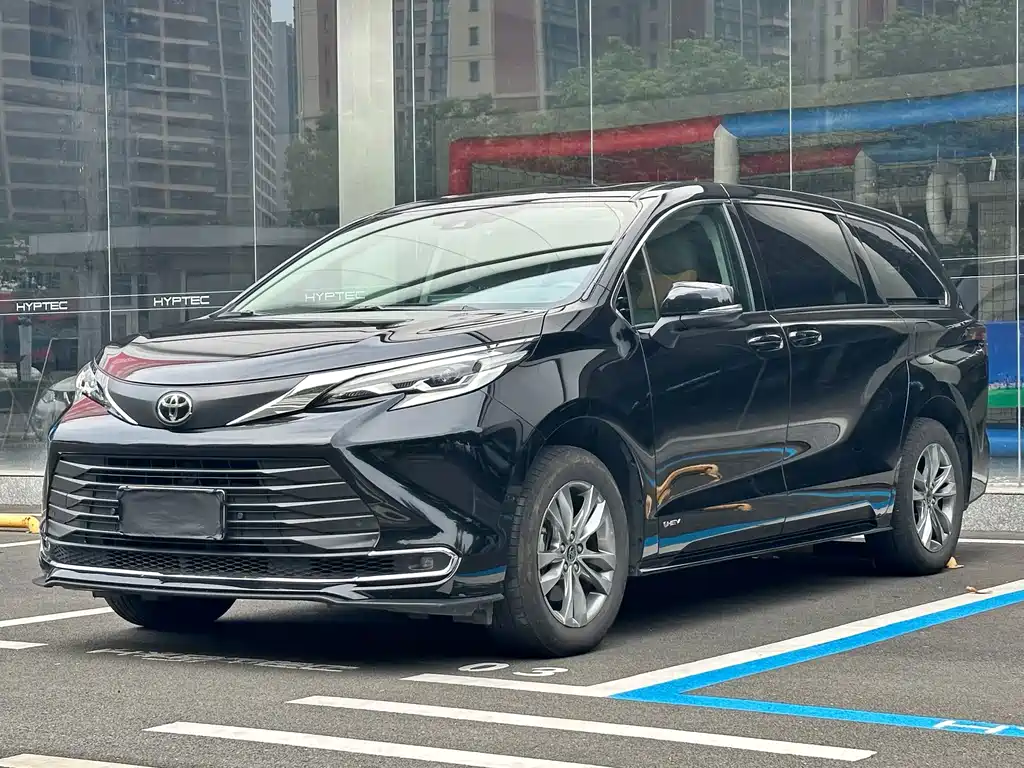 Toyota Sienna 2025 — фото 1