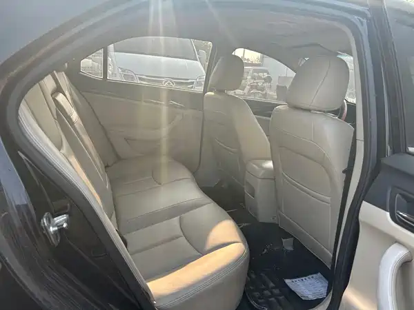 Roewe 360 2015