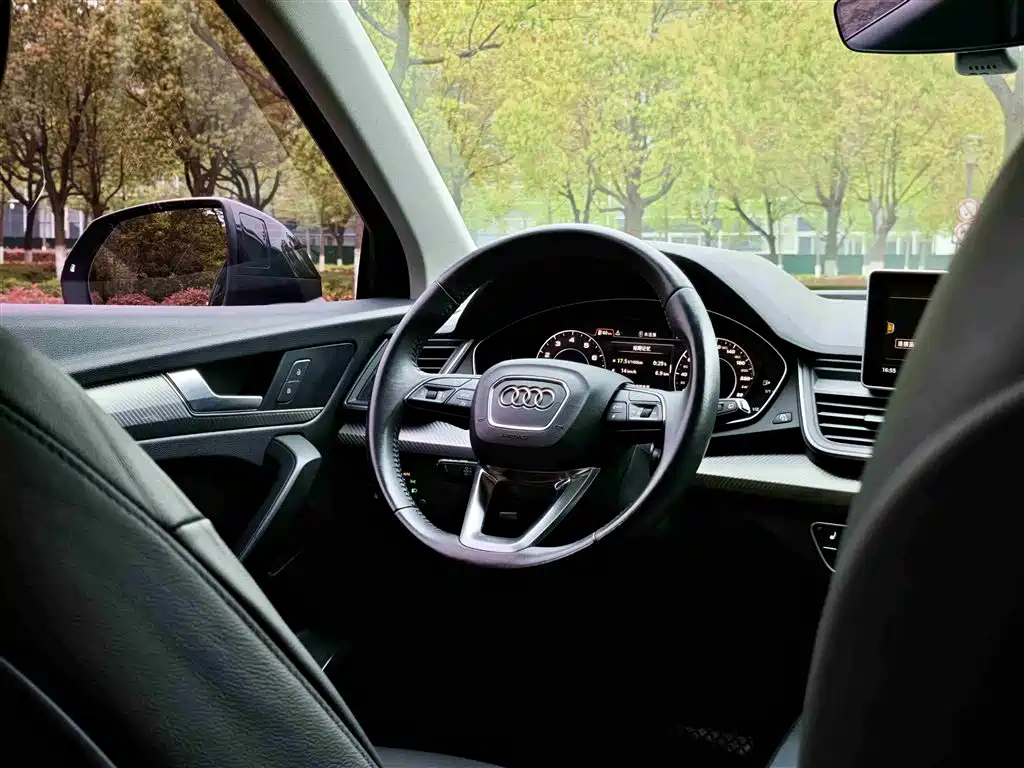 Audi Q5L 2020 — фото 13