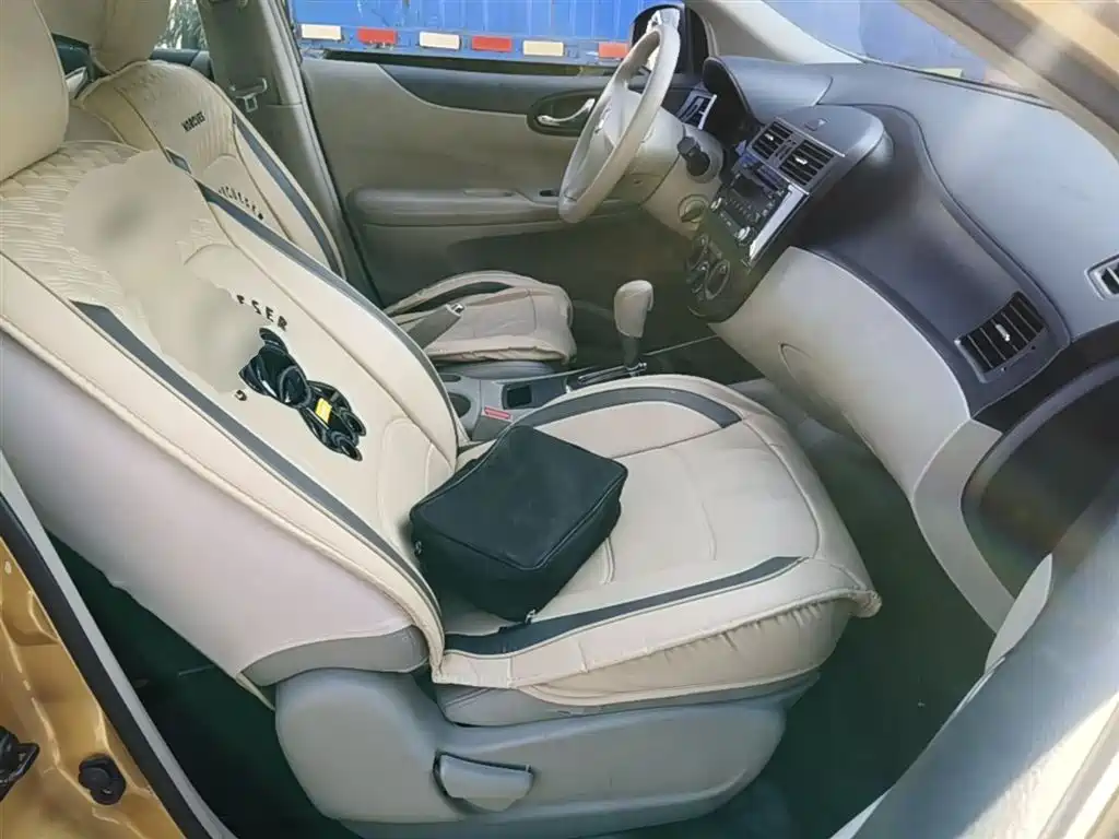 Nissan Tiida 2015 — фото 25