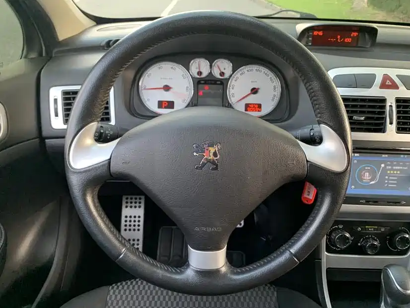Peugeot 307 2015 — фото 6
