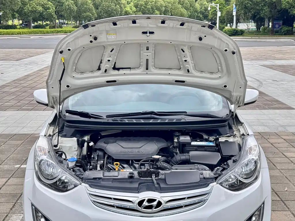 Hyundai Elantra 2014 — фото 22