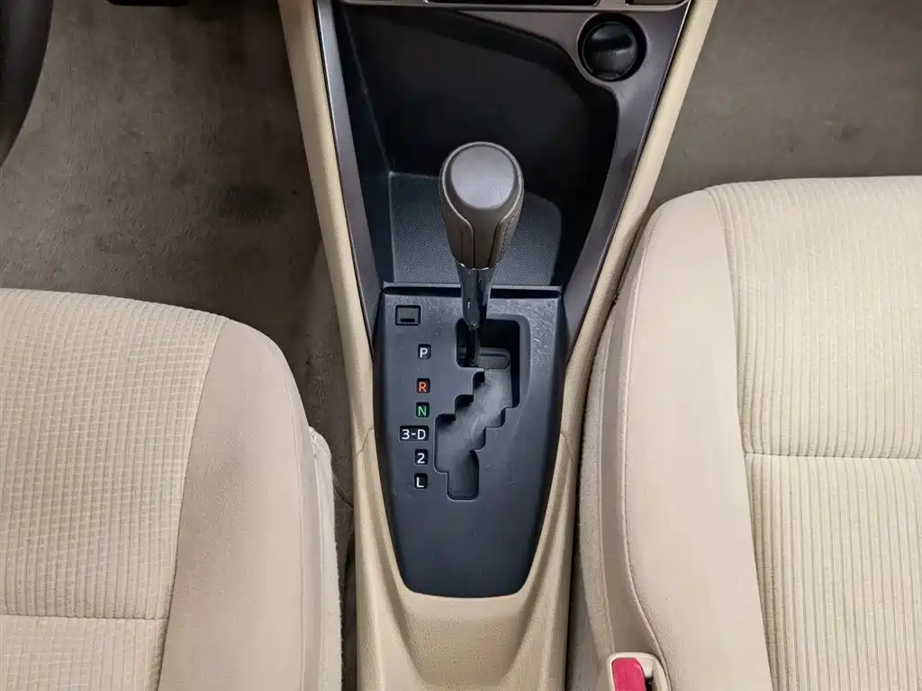 Toyota Yaris L 2015 — фото 13