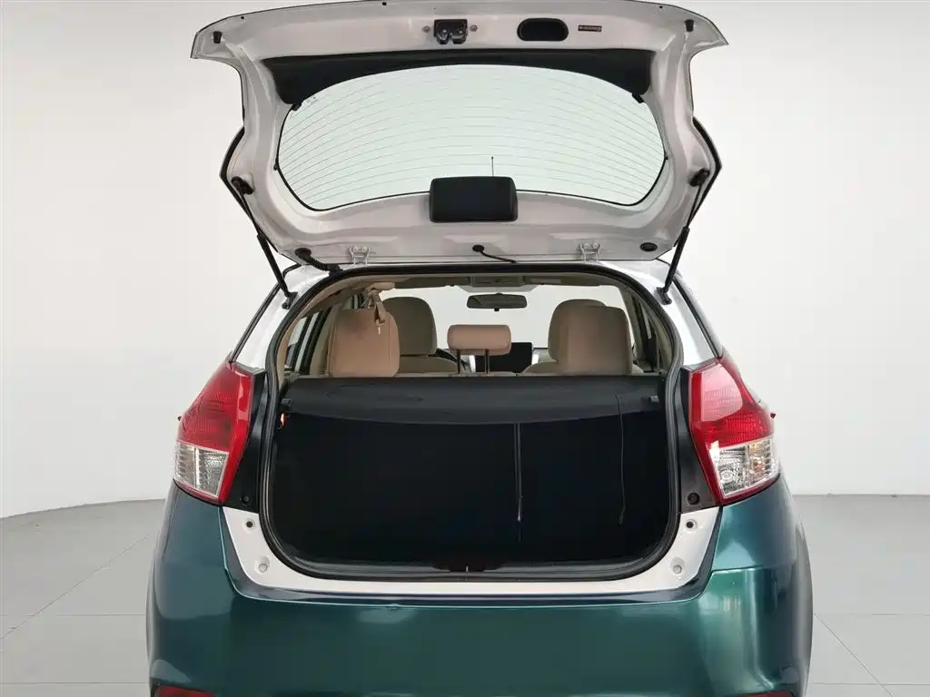 Toyota Yaris L 2015 — фото 16