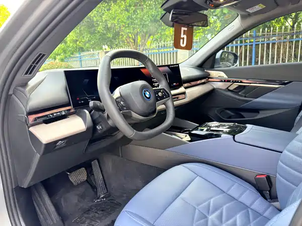 BMW i5 2025