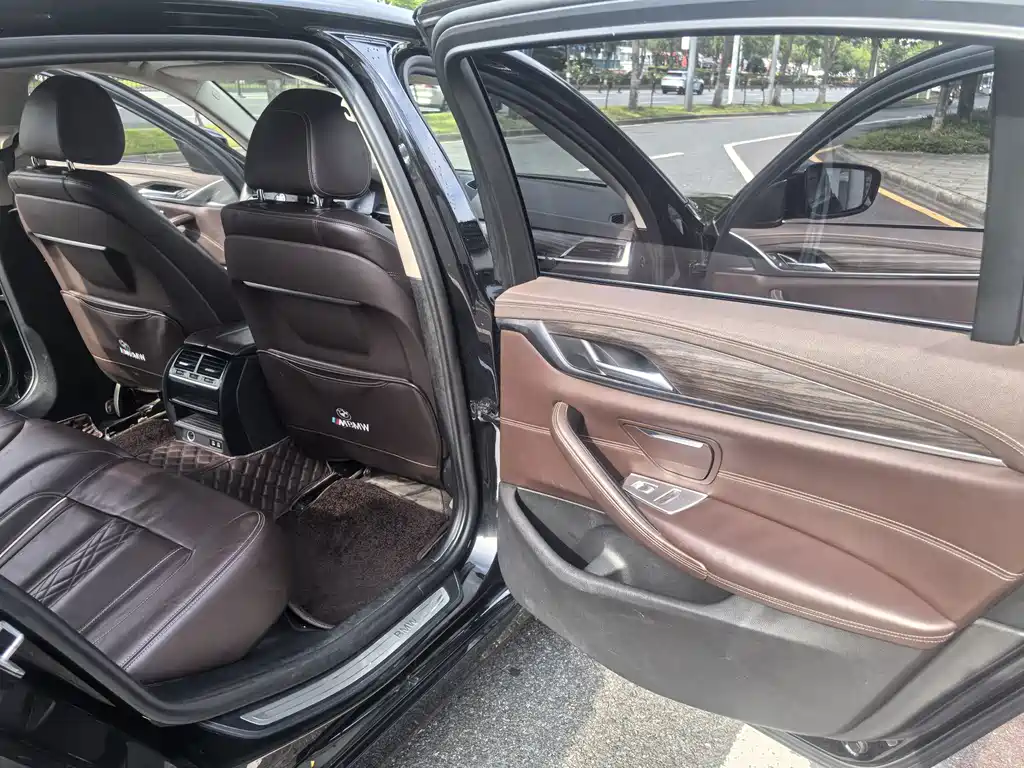 BMW 5 Series New Energy 2020 — фото 14