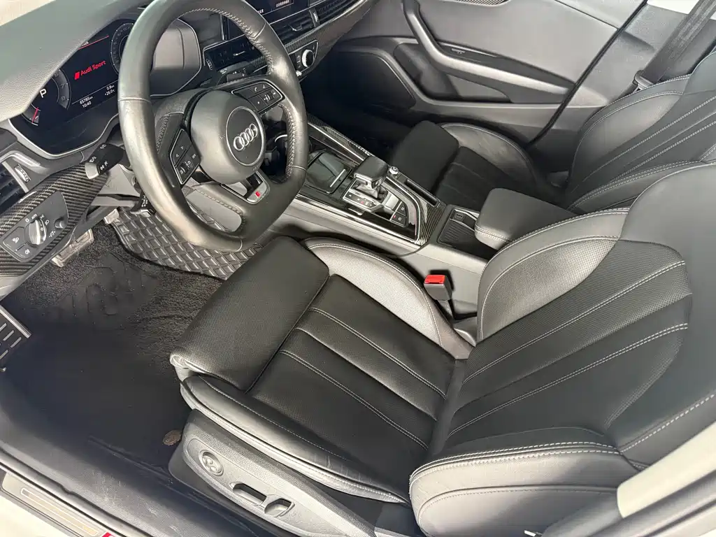 Audi A4L 2020