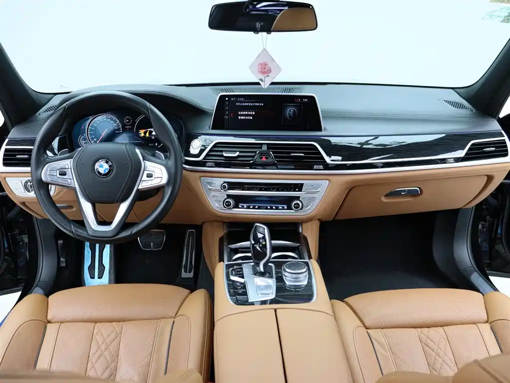 BMW 7 Series 2018 — фото 15
