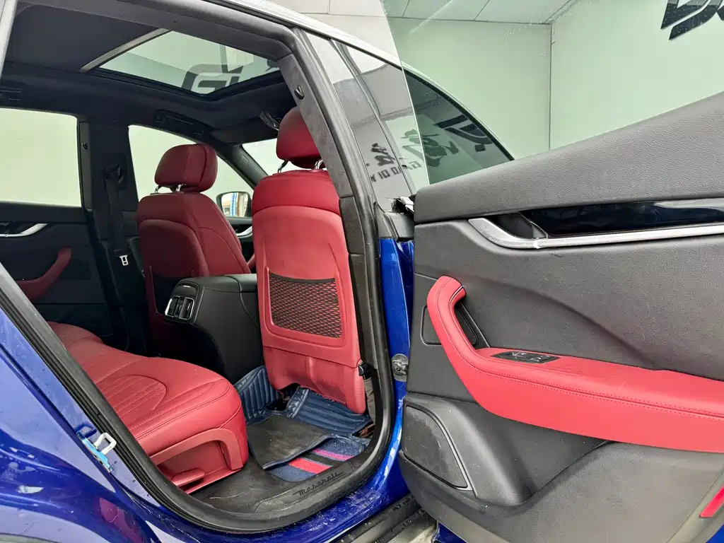 Maserati Levante 2018 — фото 11