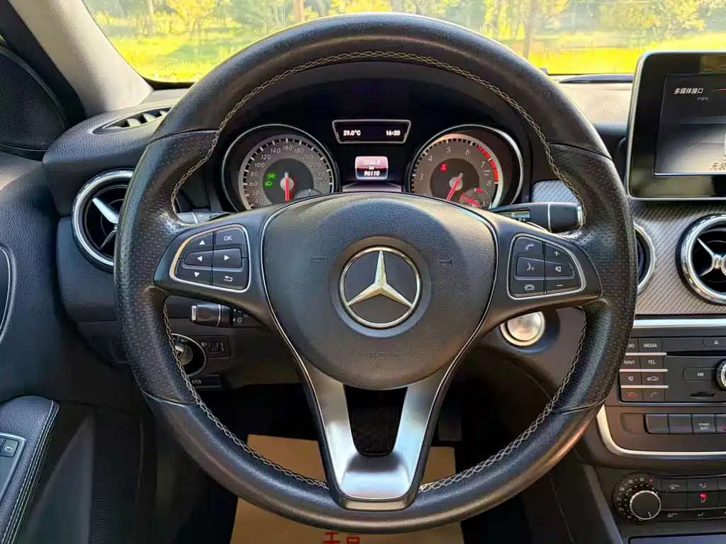 Mercedes-Benz GLA 2017 — фото 13