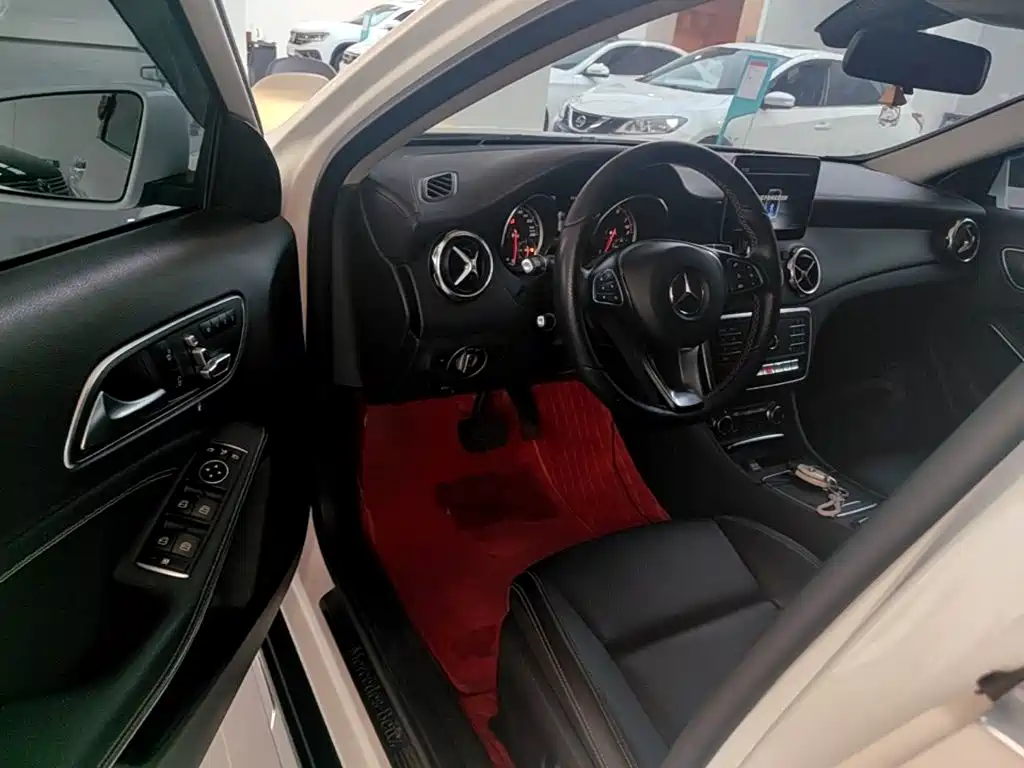 Mercedes-Benz GLA 2018 — фото 16