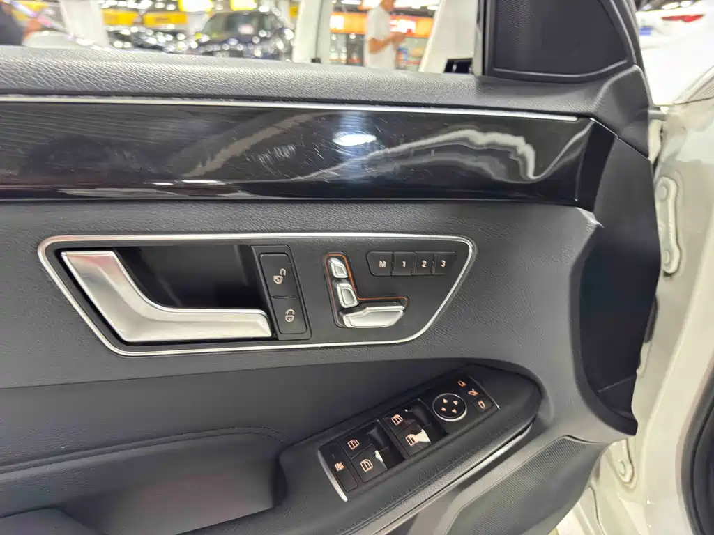 Mercedes-Benz E-Class 2015 — фото 18
