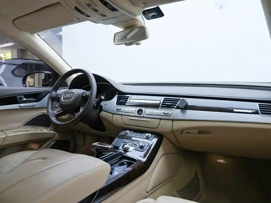 Audi A8 2014 — фото 14