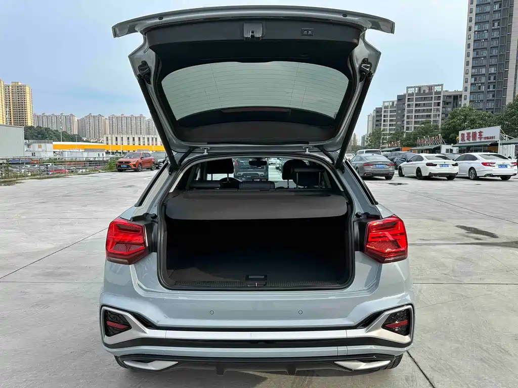 Audi Q2L 2023 — фото 23