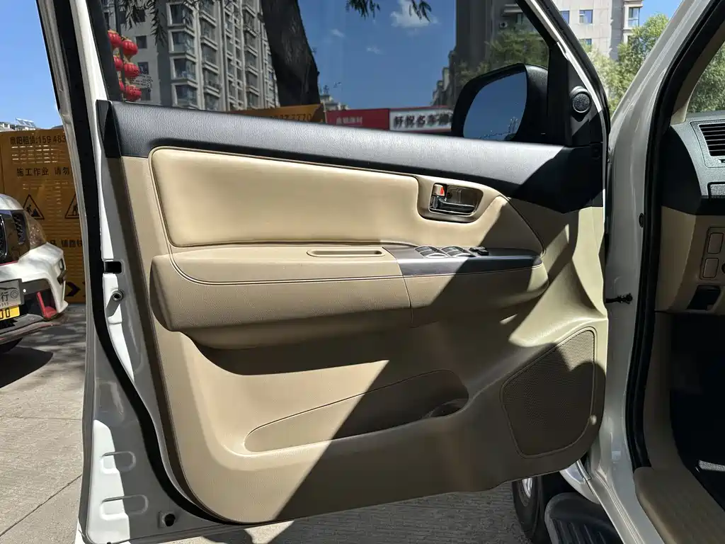 Toyota Fortuner 2016 — фото 15
