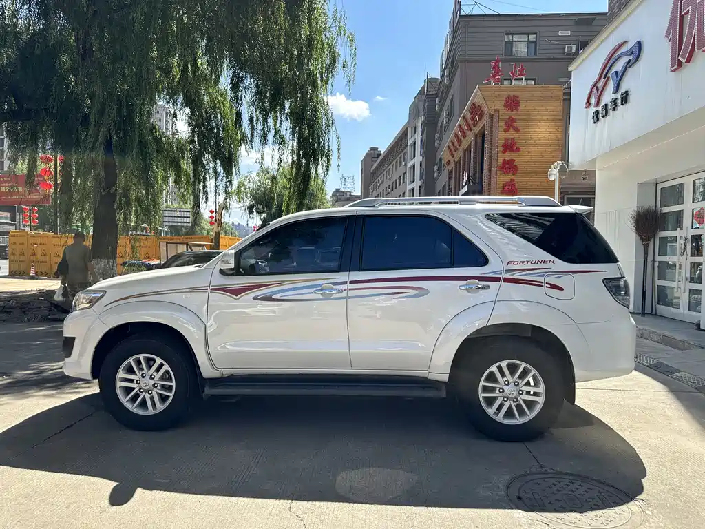 Toyota Fortuner 2016 — фото 3