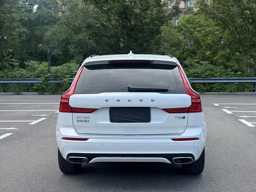 Volvo XC60 2021 — фото 13
