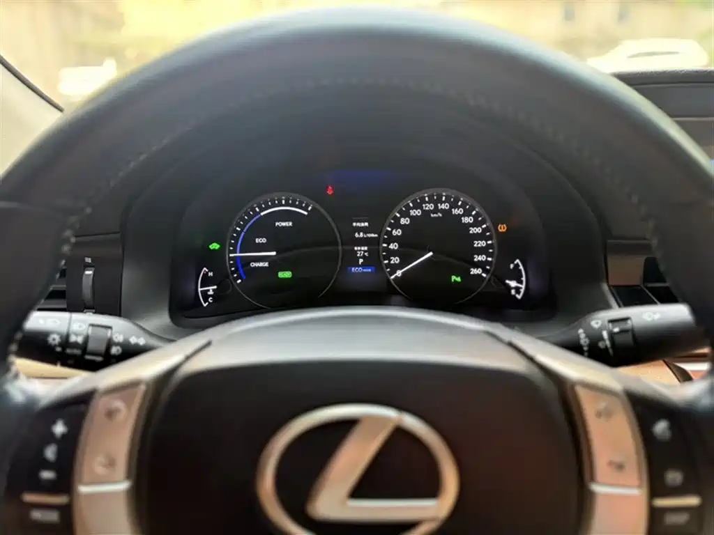 Lexus ES 2015 — фото 12