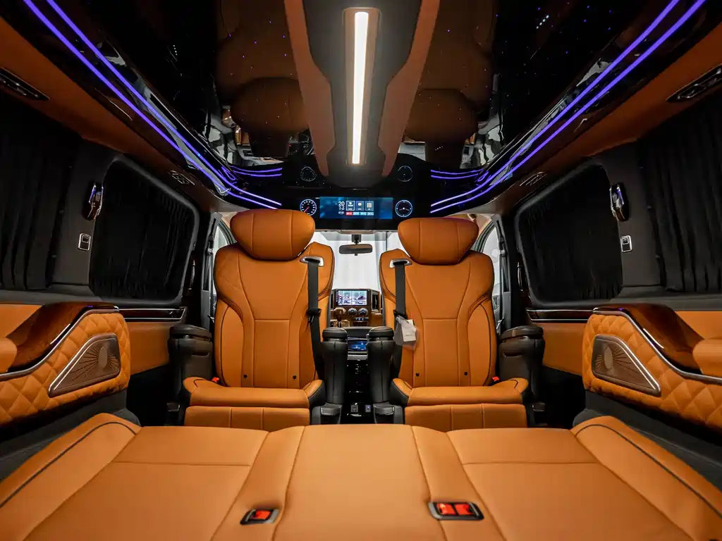 Toyota Hiace — фото 19
