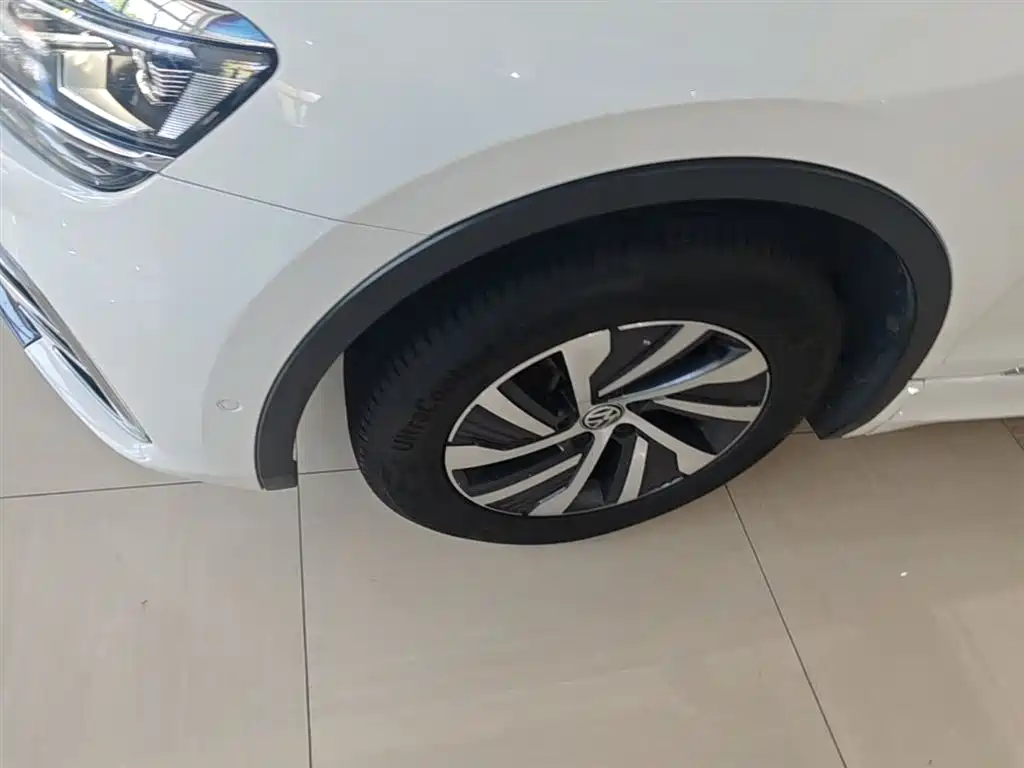 Volkswagen Tiguan L PHEV 2020 — фото 23