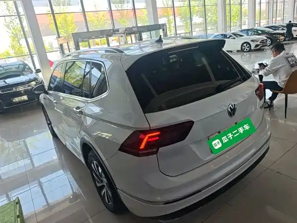 Volkswagen Tiguan L Plug-In Hybrid 2020