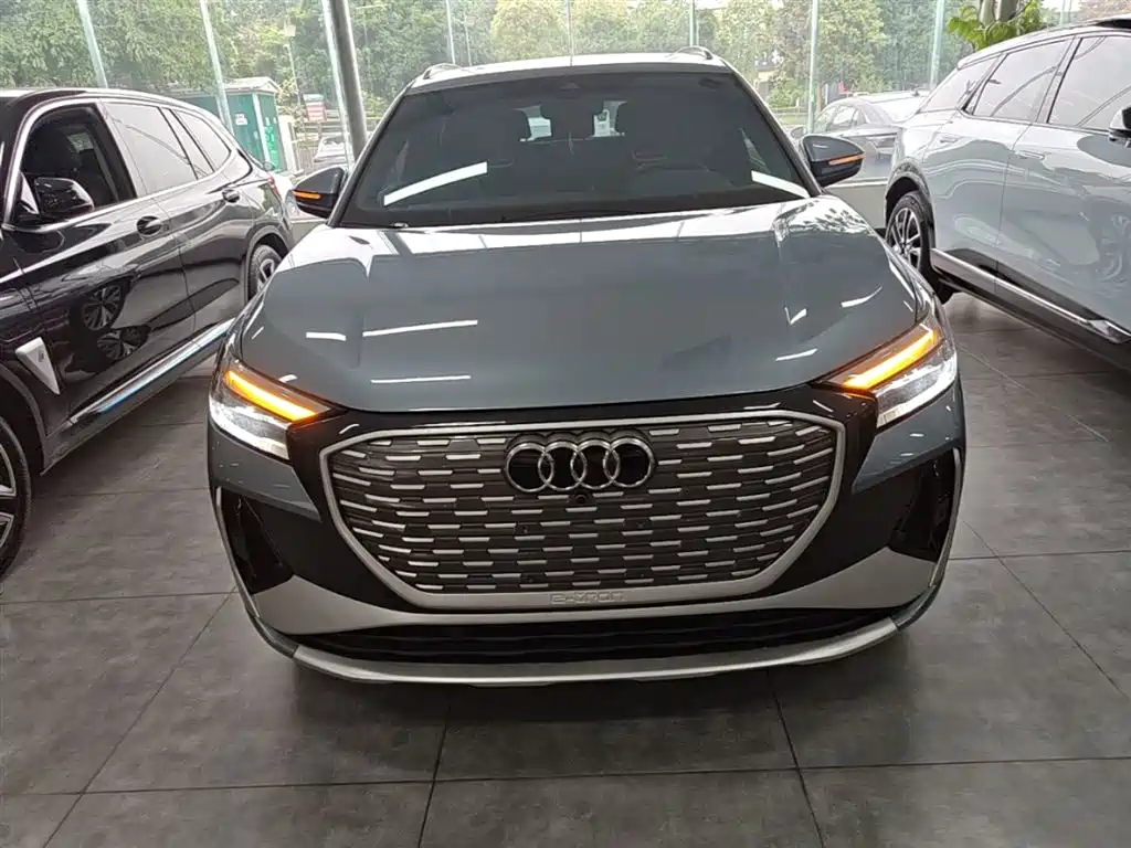 Audi Q4 e-tron 2022 — фото 2