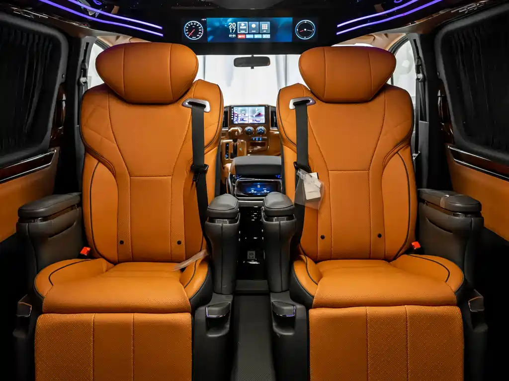 Toyota Hiace — фото 17