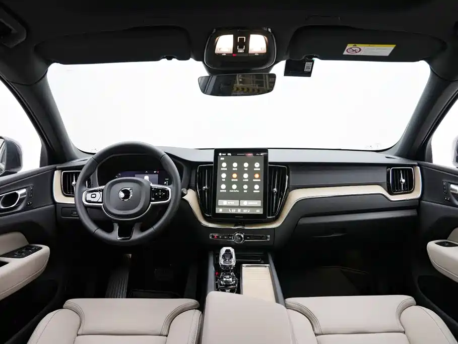 Volvo XC60 Plug-In Hybrid 2025 — фото 9