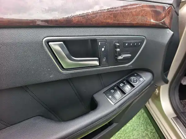 Mercedes-Benz E-Class 2012