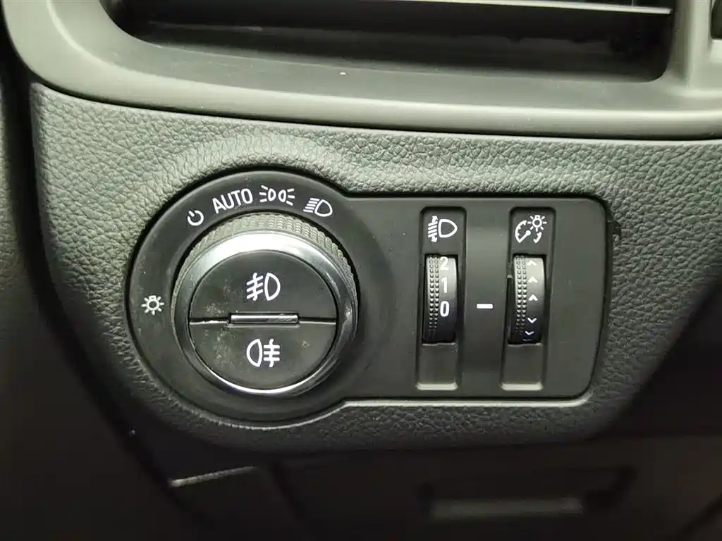 Buick Envision Plus 2019 — фото 21