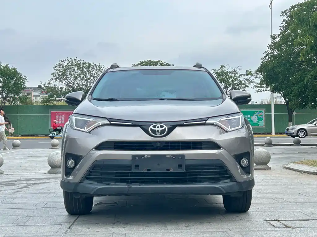 Toyota RAV4 2016 — фото 2