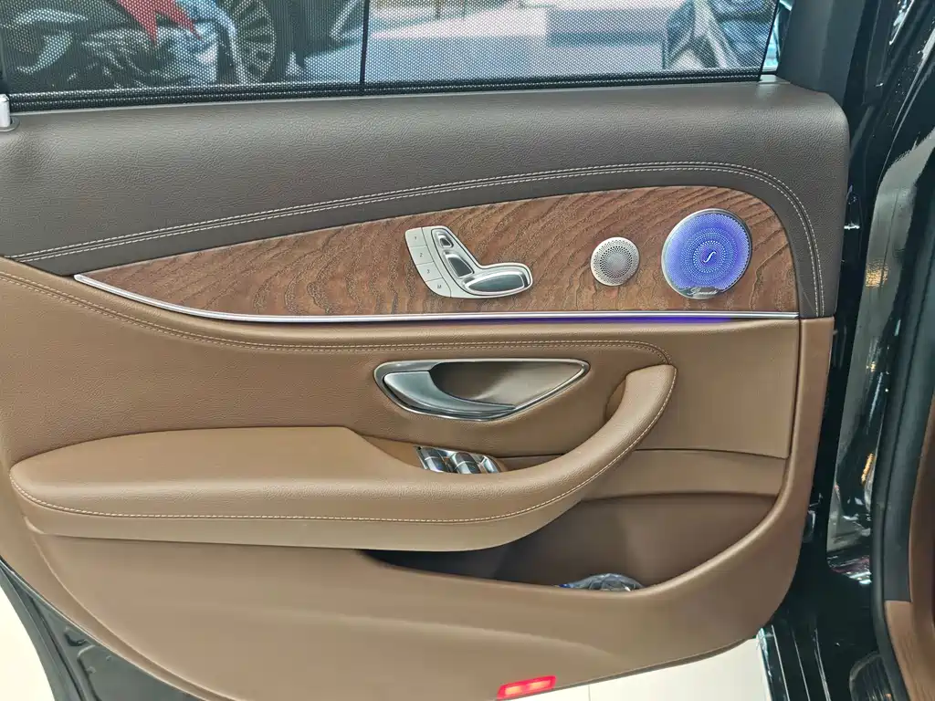 Mercedes-Benz E-Class 2023 — фото 11