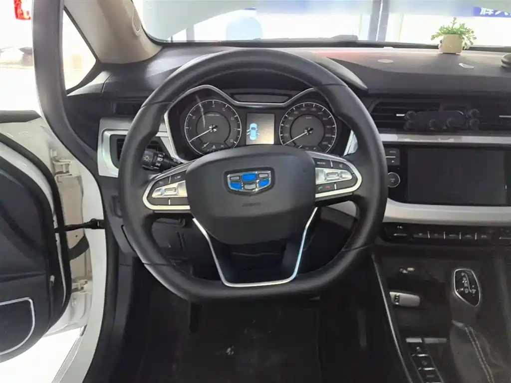 Geely Vision X3 2019 — фото 11