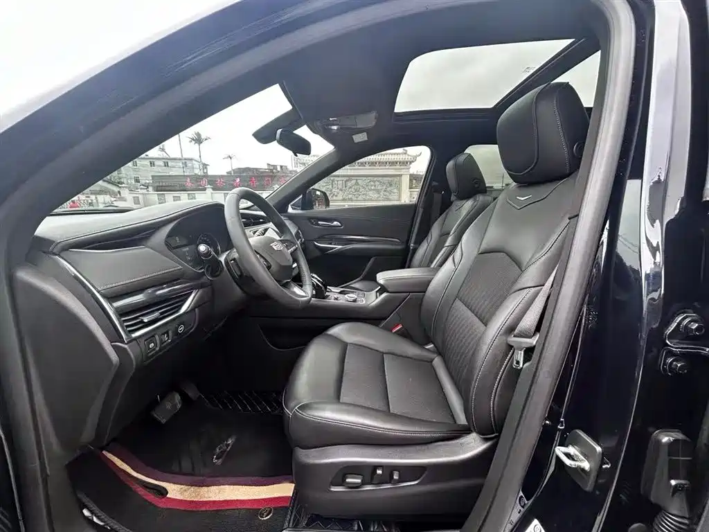 Cadillac XT4 2022 — фото 16