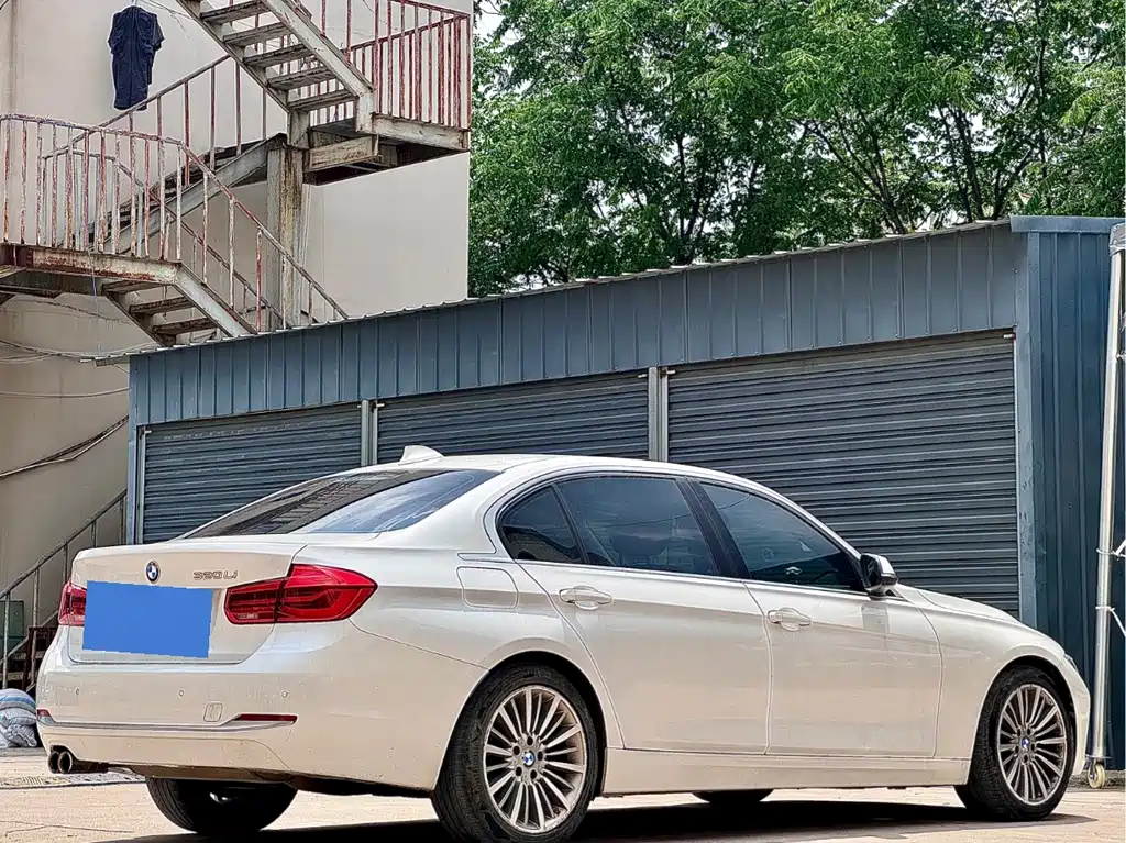BMW 3 Series 2019 — фото 10