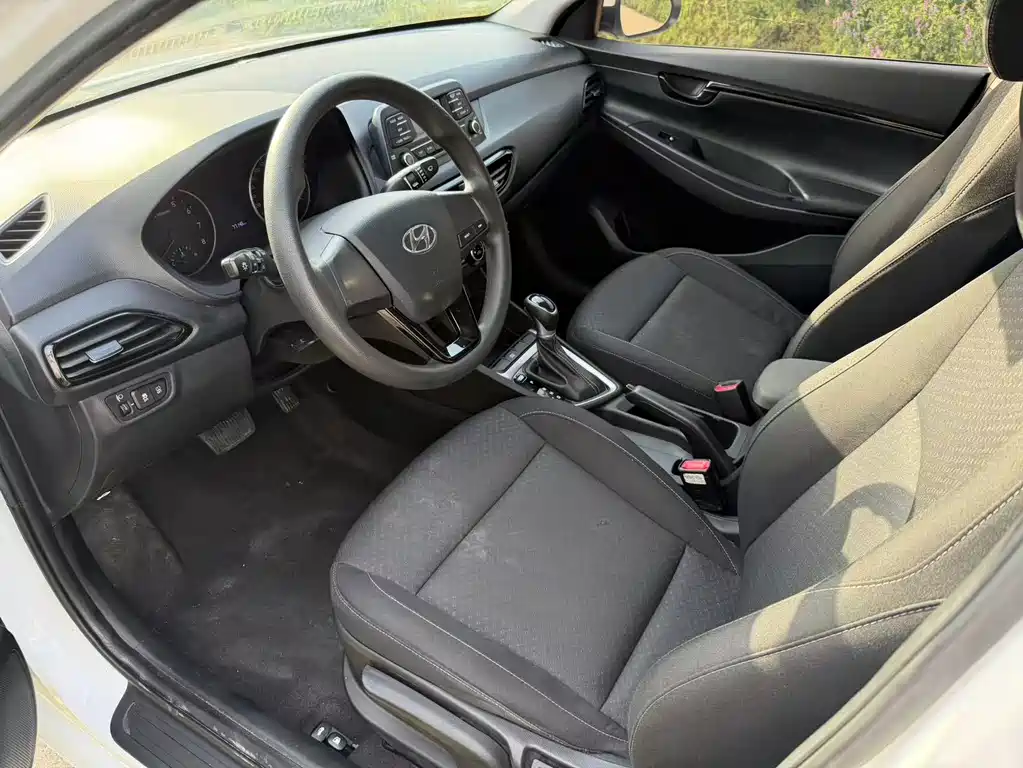 Hyundai Elantra 2019 — фото 6