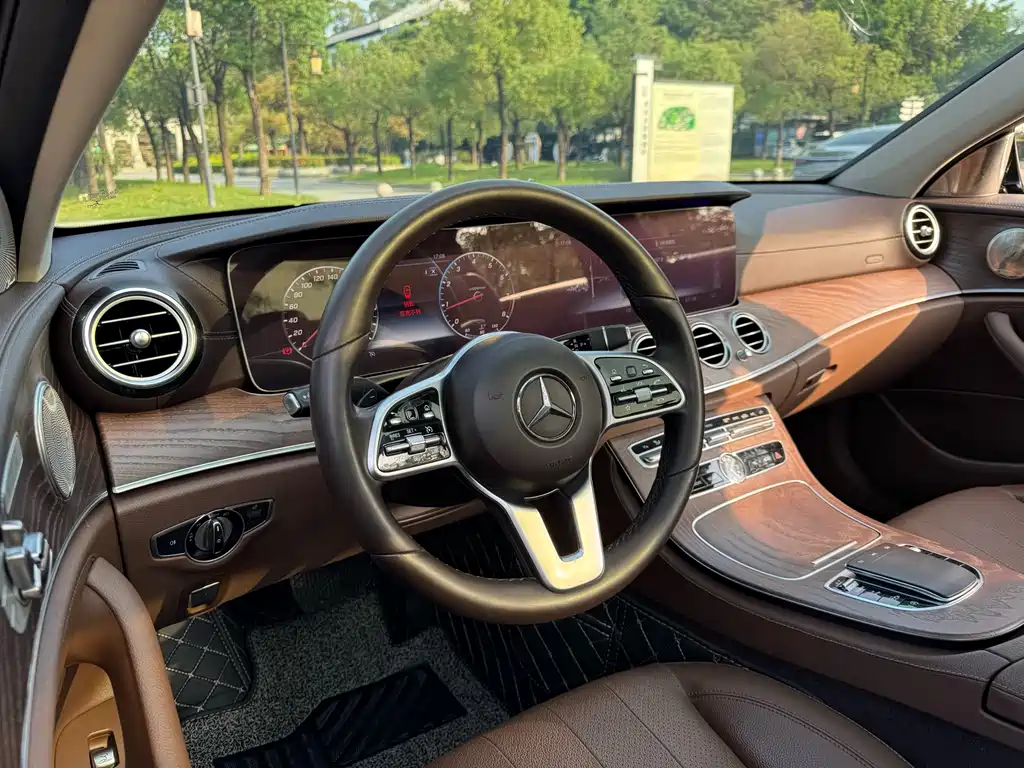Mercedes-Benz E-Class 2019 — фото 11