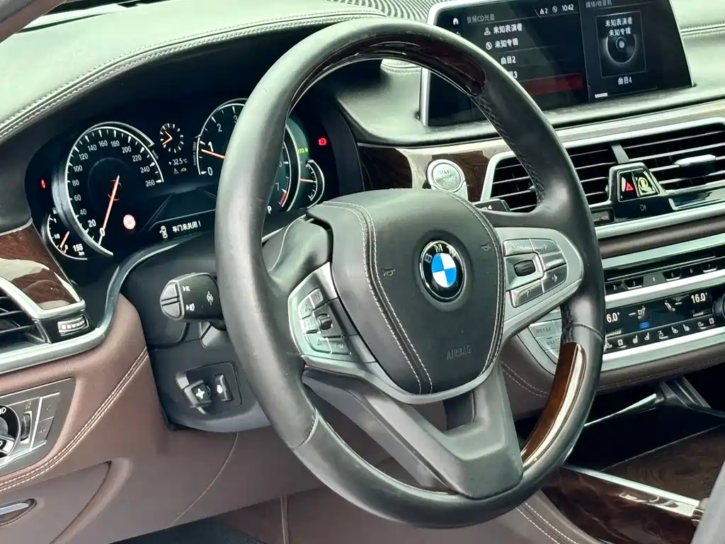 BMW 7 Series 2016 — фото 10