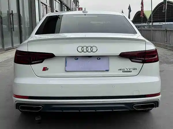 Audi A4L 2020