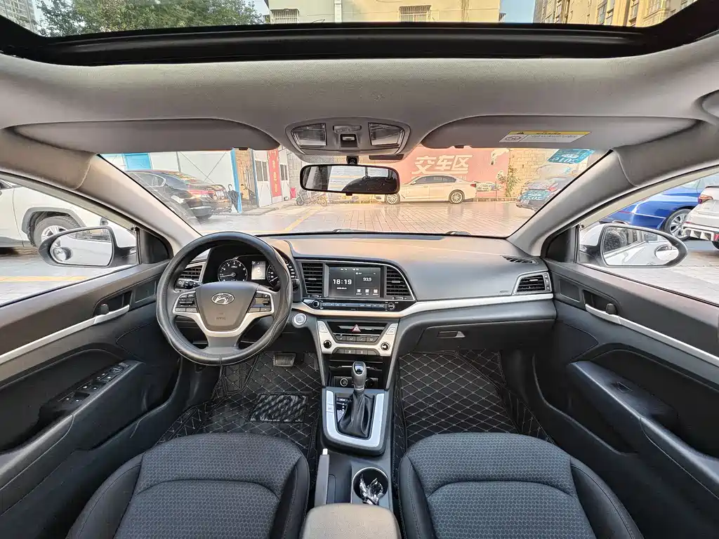 Hyundai Elantra 2017 — фото 6