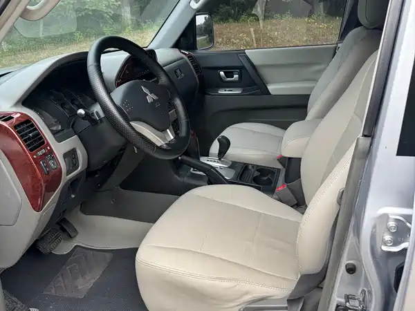 Mitsubishi Pajero 2011